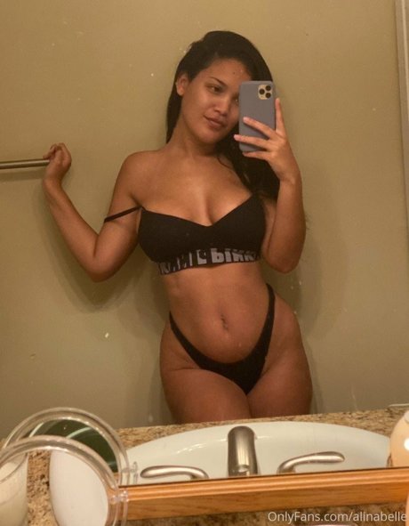 Alinabelle erwachsene schöne foto