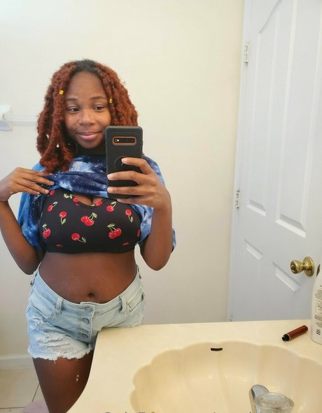 mochaaugust xxx nackt galerie