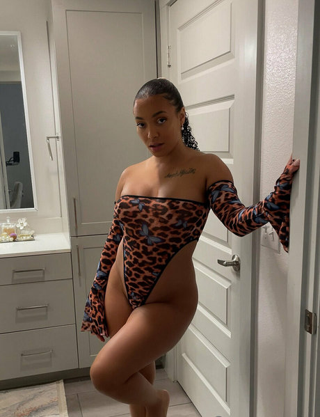 sororityfreak18 nacktheit top bild