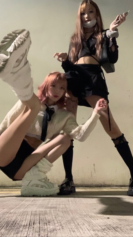 A1es5andra hübsche akt bild