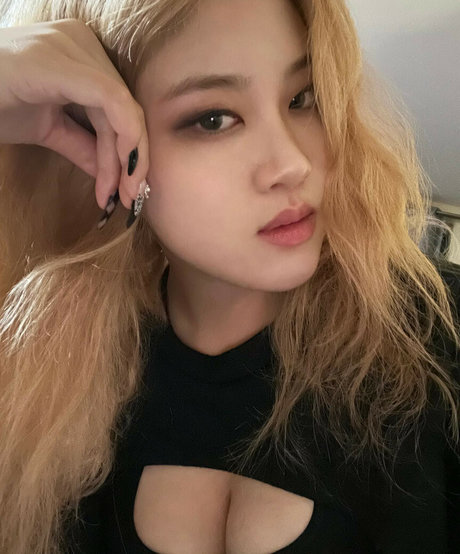 Allissa Shin nacktheit erwachsene bild