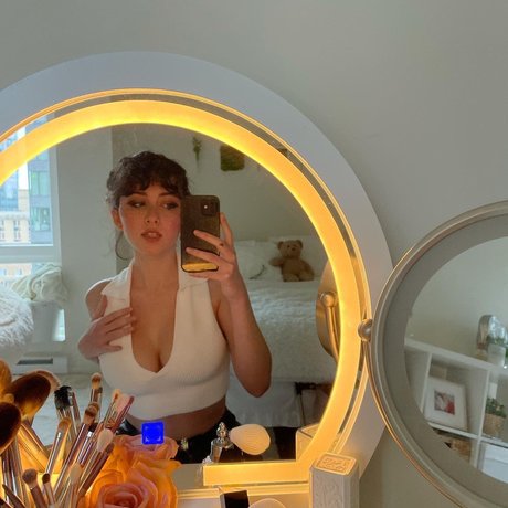 Anuhea Nihipali sexy kunst bilder