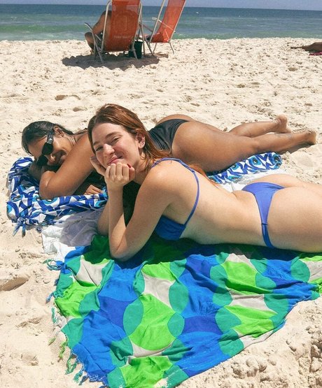 Ana Clara Lima nackt hübsche bild