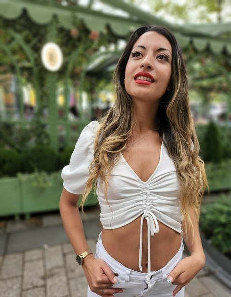 amayasornioficial model fotos