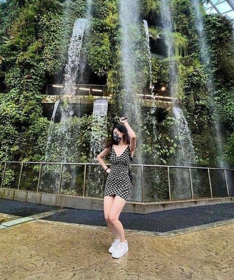 vollbusige brünette onlyfans nackt nette fotos