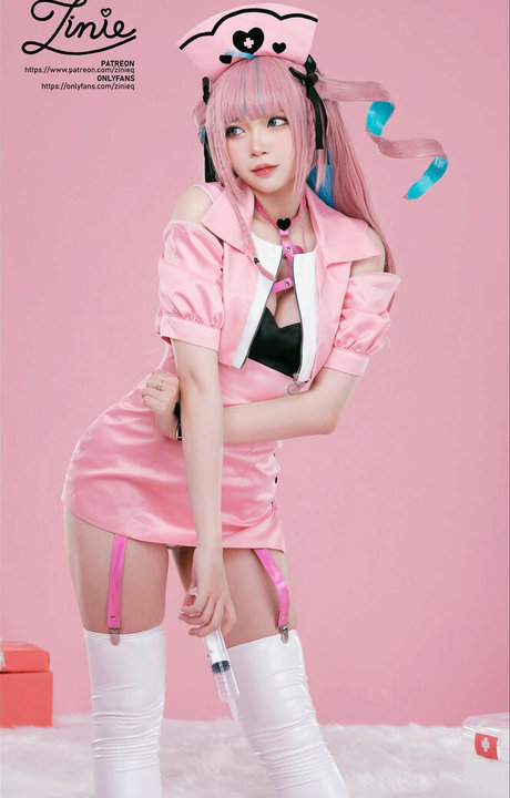 ZinieQ Cosplayer hübsche pornostar fotos