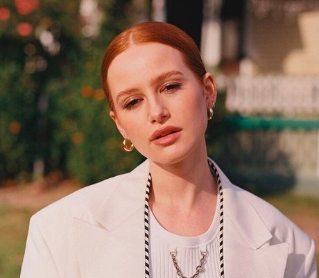 Madelaine Petsch hübsche xxx galerie