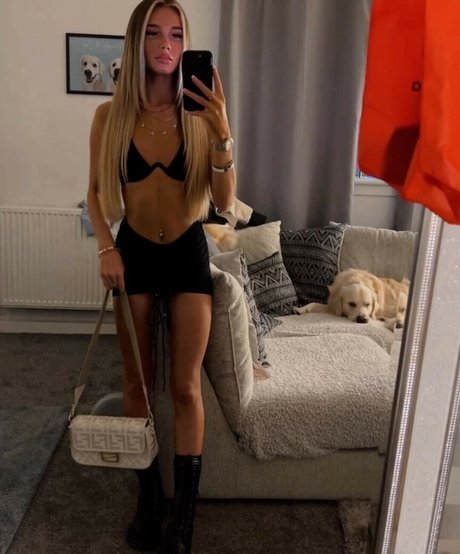 louisemarshallx model xxx bild