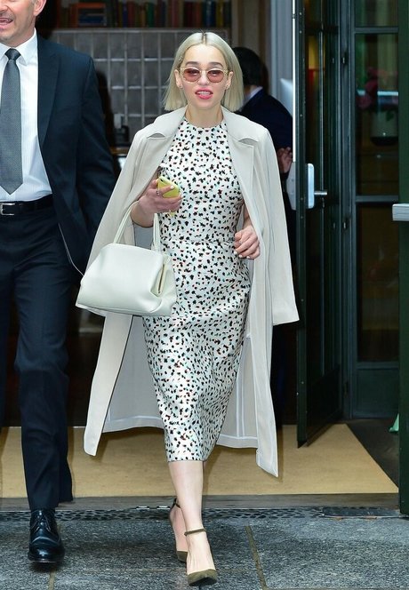 Emilia Clarke freie akt archiv