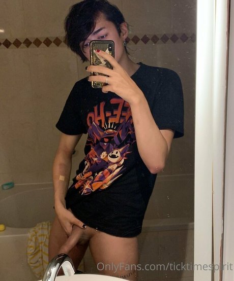 asiatische kleine titten onlyfans exklusive akt bild