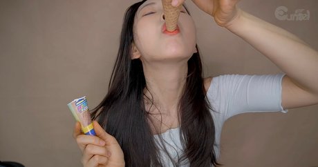 Eunzel ASMR kunst pornostar galerie
