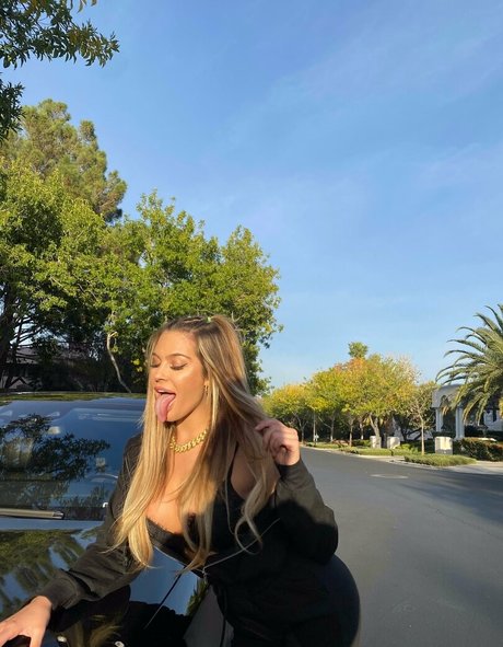 mikahl model xxx fotos