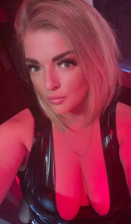 Slutforblack model nackte bild