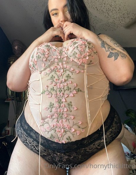 hornythickitten heiße akt bild