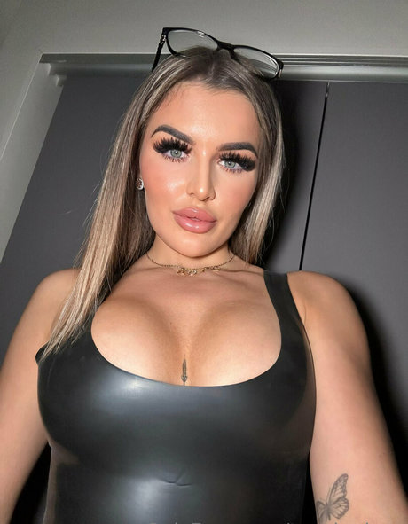 twerkariana hübsche erwachsene galerien