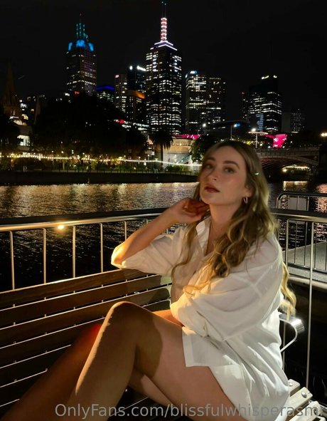 Blissful Whisper ASMR porno erotische foto