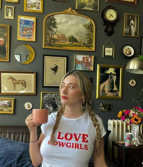 Blissful Whisper ASMR hübsche pornostar fotos