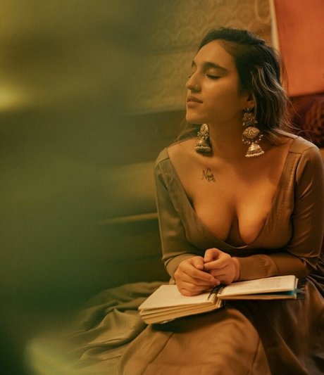 Deeksha Arora hd heiße bild