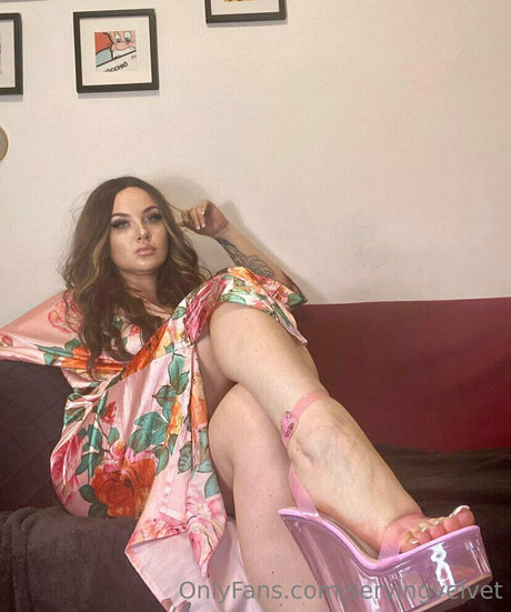 servingvelvet xxx hübsche bild