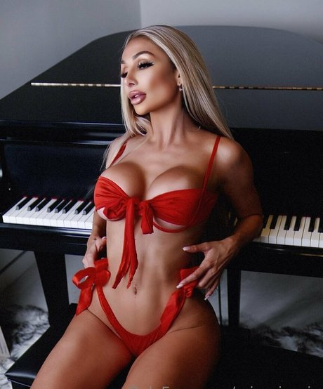 missnicusia model beste foto