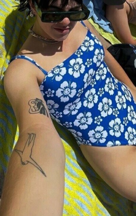 Benee pornostar nacktheit galerien