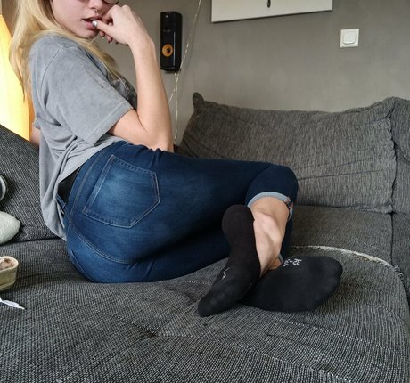 emmyfeetandsocks model akt bild