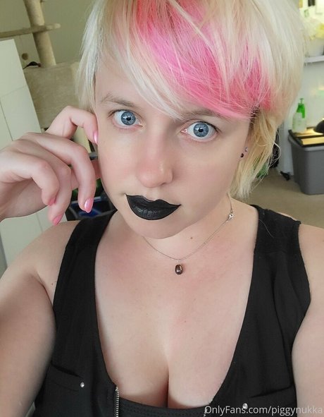 piggynukka freie pornostar fotos