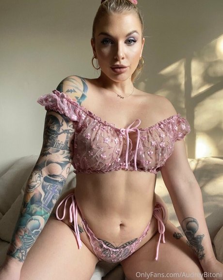 audreybitoni nette pornostar bild