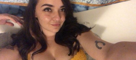 schwuler influencer onlyfans exklusive sexy bild