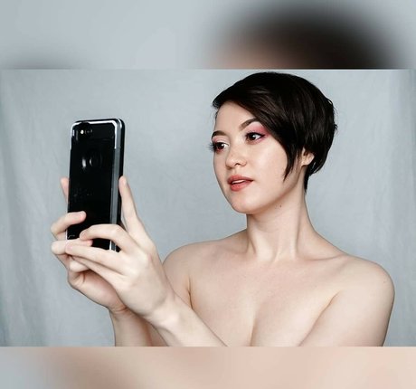 Elysia Griffin sexy galerie