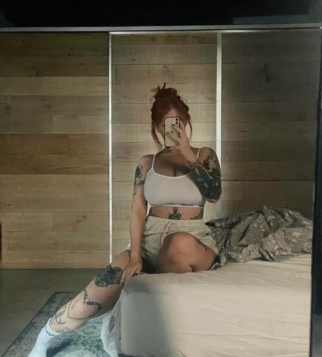 Hollie Rutter sexy erwachsene bild