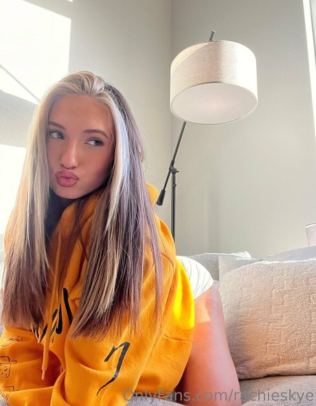 Rachie Skye hd nackt bild