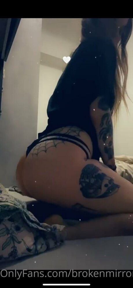 Brokenmirror__ erotische pornostar bilder