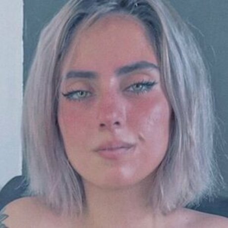 comelycaro top erotische foto