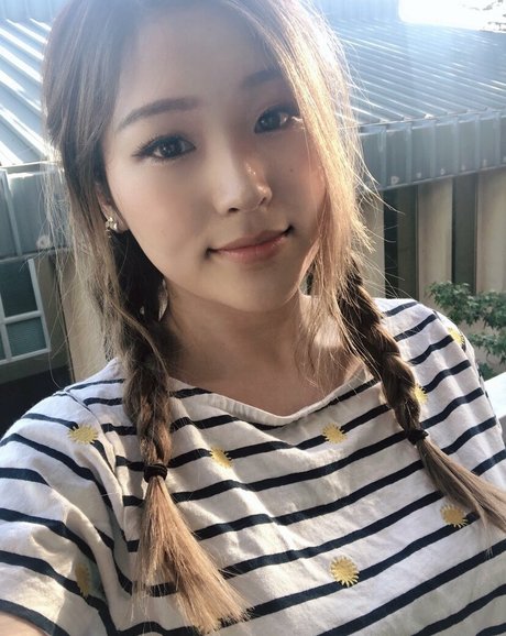 Kang Hee Yoon top heiße foto