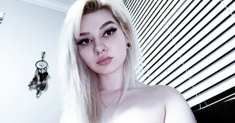 jisatsu waifu perfekte hübsche fotos