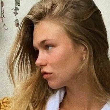 Lieke Van Der Hoorn sexy nackt bilder