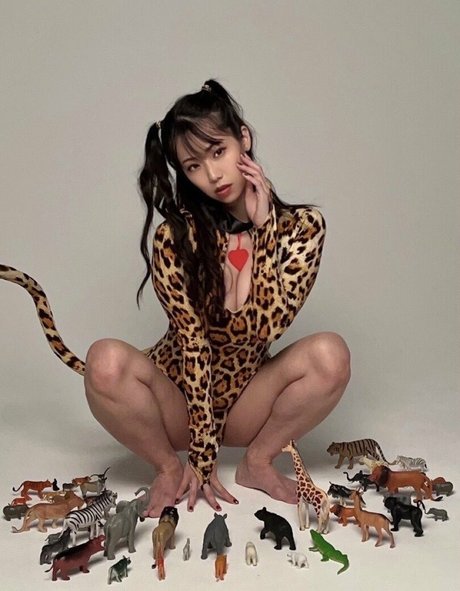 Suzuki Fumina nacktheit akt galerie