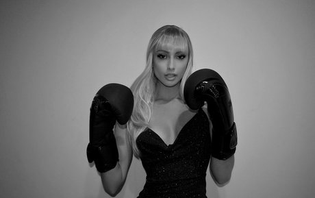 nadiastrikesagain porno freie bild