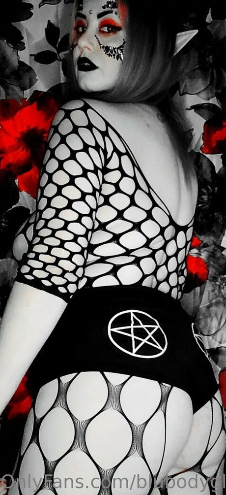 blubodygloss schauspielerin nackt archiv