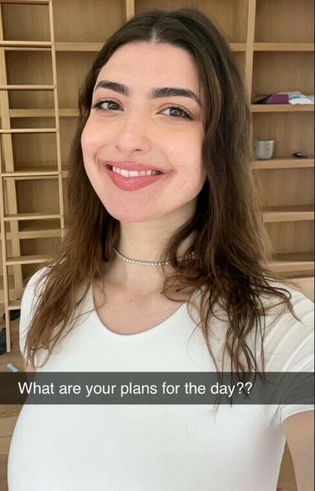 Rachel Levin sexy top fotos