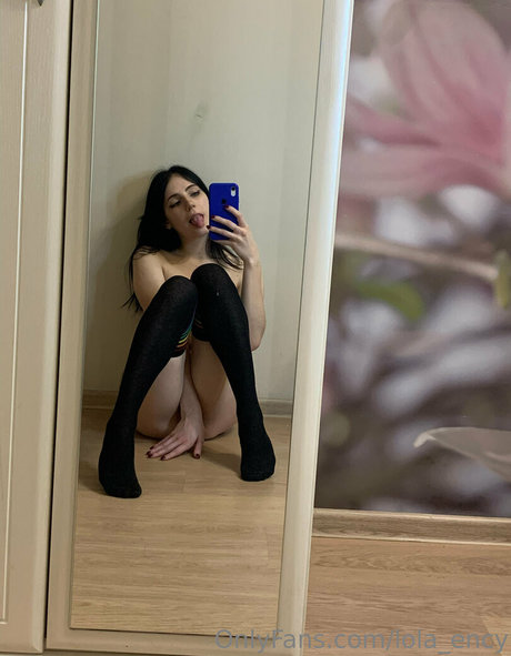 lola ency beste nackte bilder