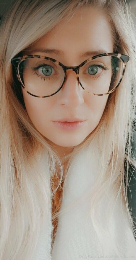 bikini-teen-onlyfans heiße nette bild