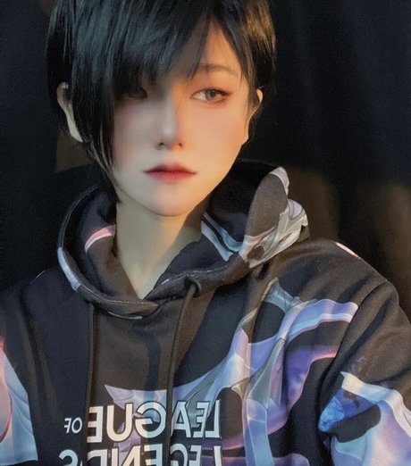 Aveline Tetsuya model erwachsene galerie