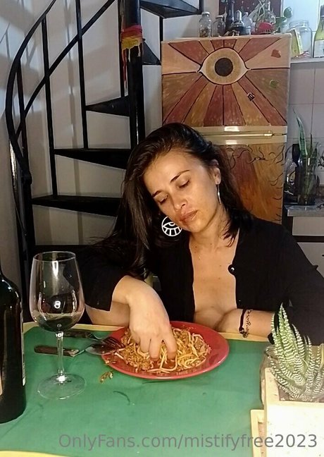 mistifyfree2023 heiße nackte foto