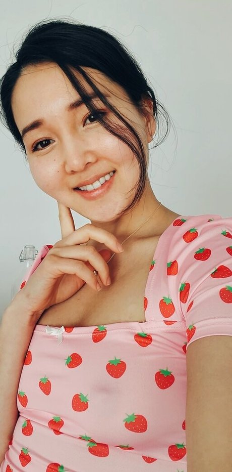 Lilly Ay nackt erwachsene archiv