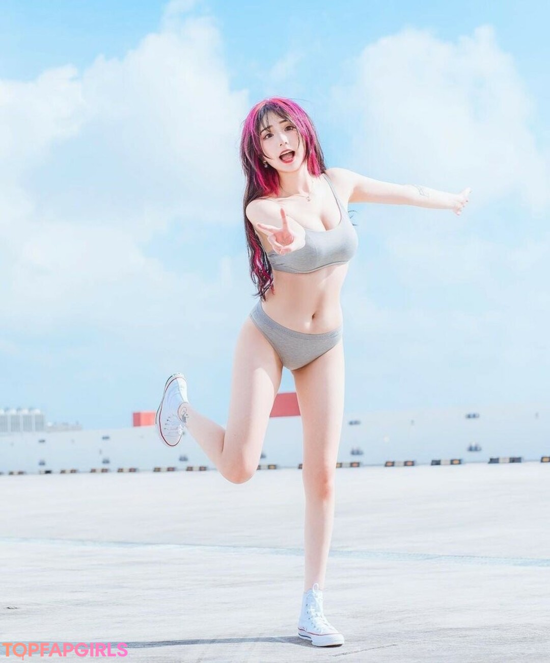 Akaei Ray exklusive akt archiv