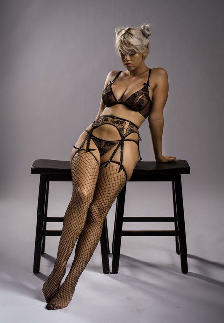 Peach Kennedy model pornographische bilder