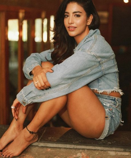 Daksha Nagarkar model pornografische galerien