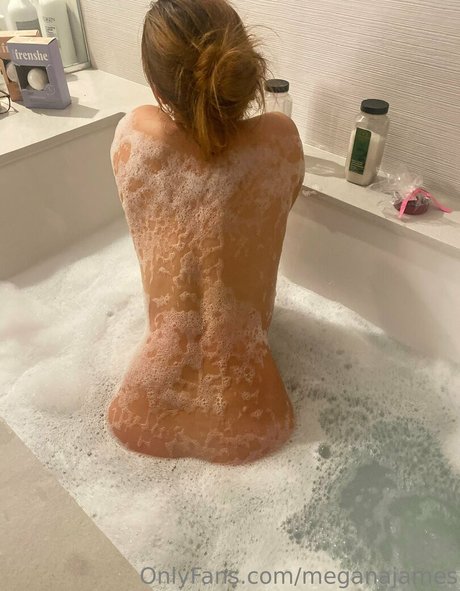 Megan James freie akt bild